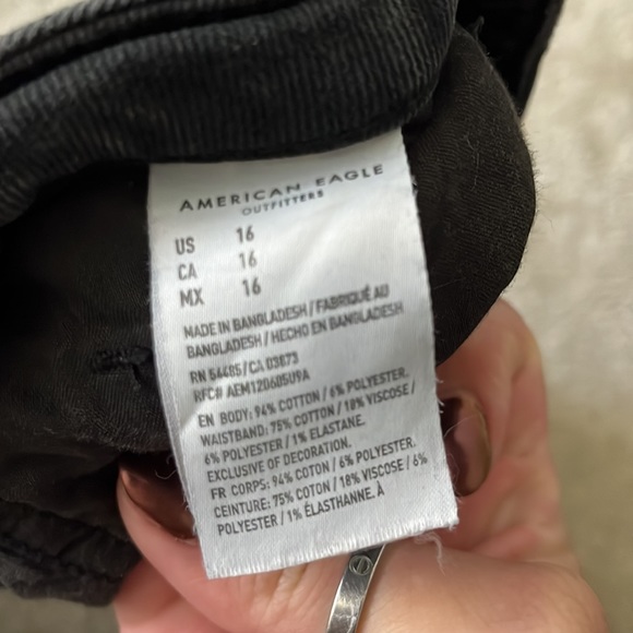 American Eagle distressed shorts! - Picture 3 of 3